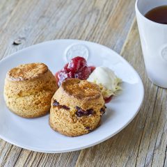 クリームティー（２種のスコーンと紅茶のセット）